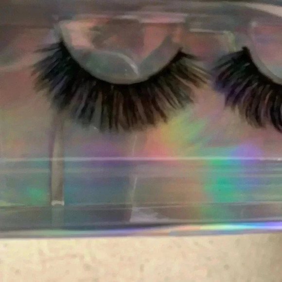 False Eyelashes - Picture 2 of 6